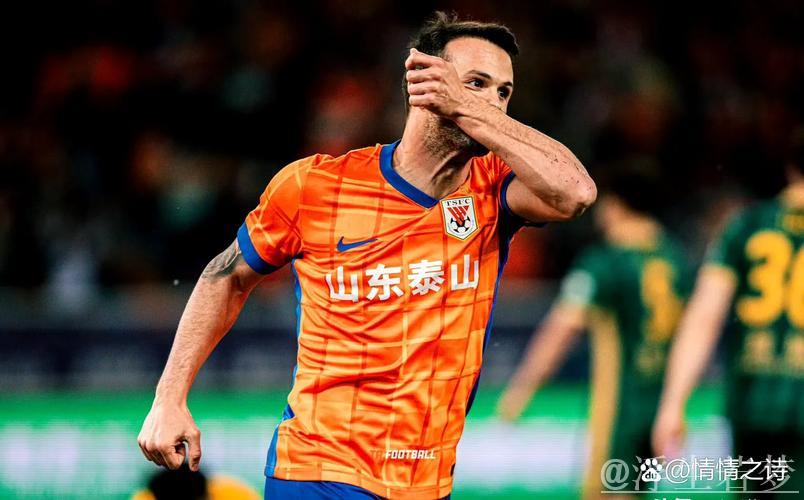 费利佩抓住山东泰山失误机会上演精彩抽射