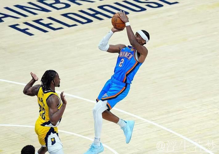 迎战亚历山大 哈利伯顿空中拉杆得分